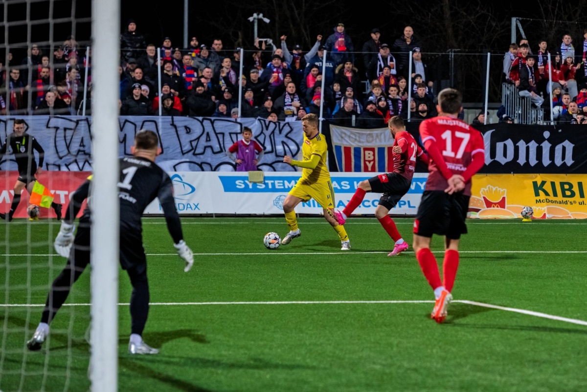 Powrót ligowej piłki do Bytomia. Polonia zdobyła pierwsze punkty w 2025 roku! 9