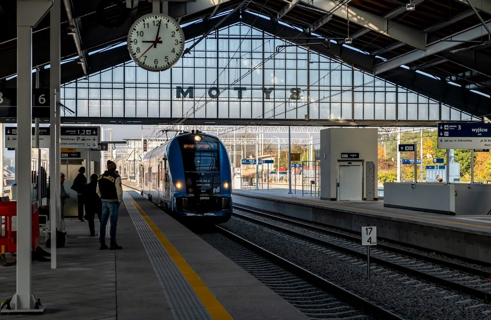 Pociągiem na lotnisko w Pyrzowicach! Nowa trasa przez Bytom i Tarnowskie Góry