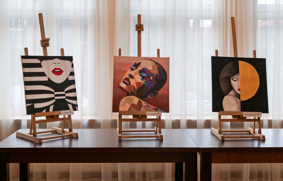 Kobiecość na płótnie. Wyjątkowa wystawa w Bytomiu!