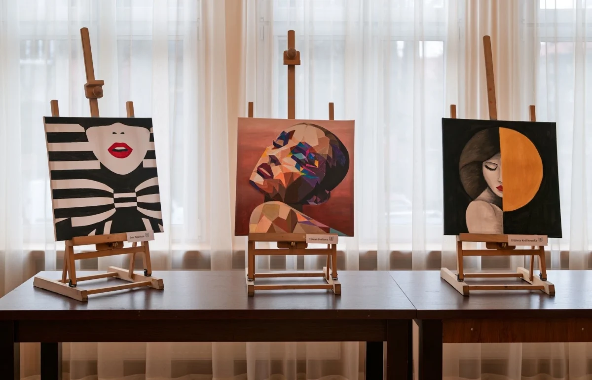 Kobiecość na płótnie. Wyjątkowa wystawa w Bytomiu!