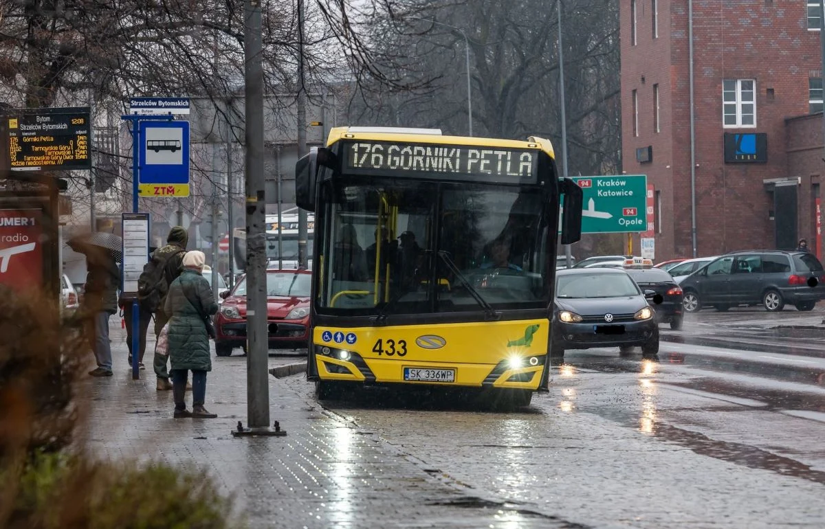 Nowy przystanek w Dąbrowie Miejskiej. Zmiany w kursowaniu linii nr 176!