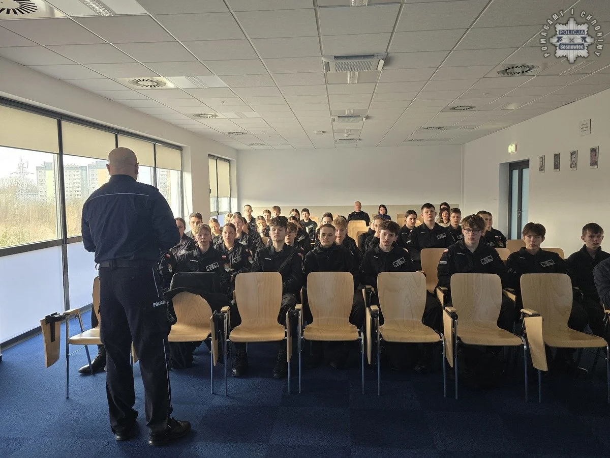 Uczniowie z "Baczyna" odwiedzili sosnowiecką komendę