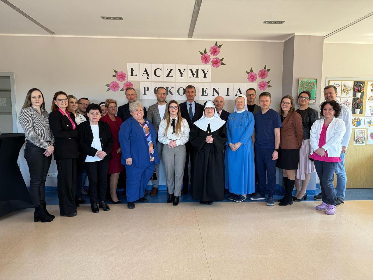 Uroczystości ku czci patrona szpitala św. Józefa w Mikołowie. Wicestarosta i członkowie Zarządu Powiatu podkreślają bliską współpracę z placówką. Życzenia dalszego rozwoju 5