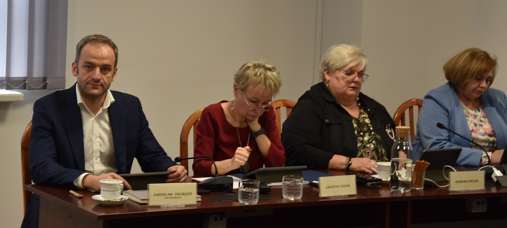 Radni Rady Powiatu Mikołowskiego omówili stan dróg i plany inwestycji drogowych