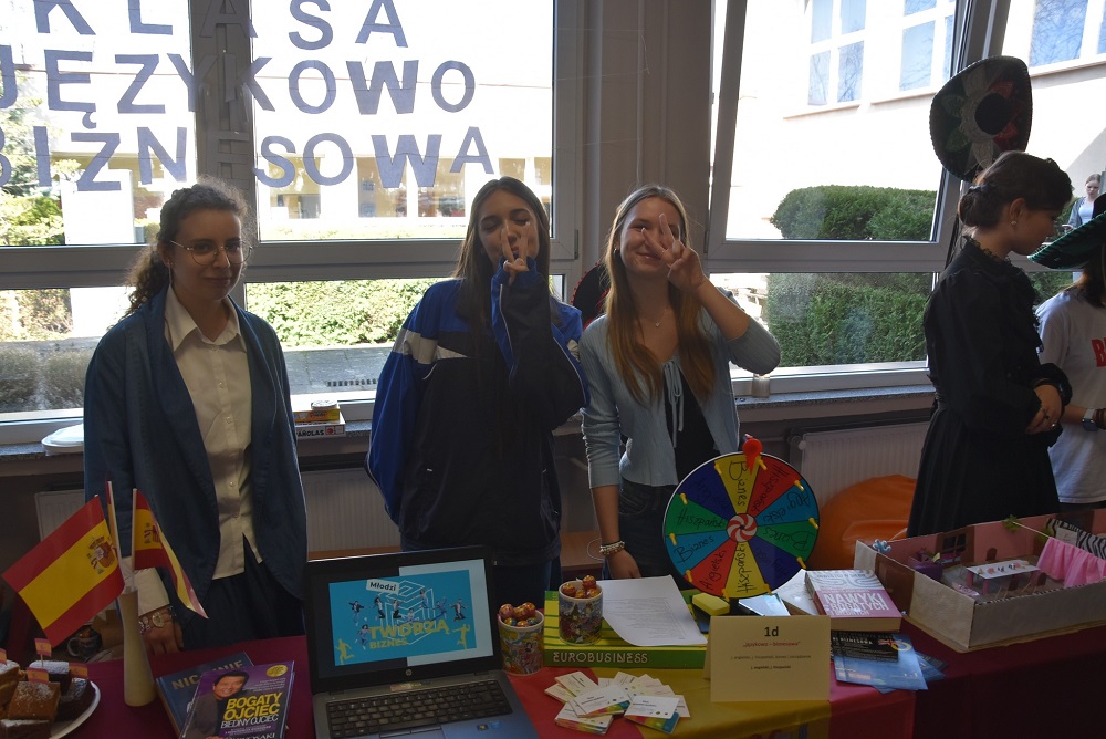 Dzień Otwarty w II LO w Mikołowie – uczniowie poznali szkołę od środka