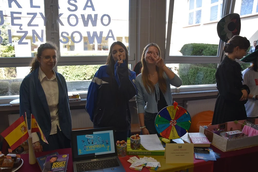 Dzień Otwarty w II LO w Mikołowie – uczniowie poznali szkołę od środka