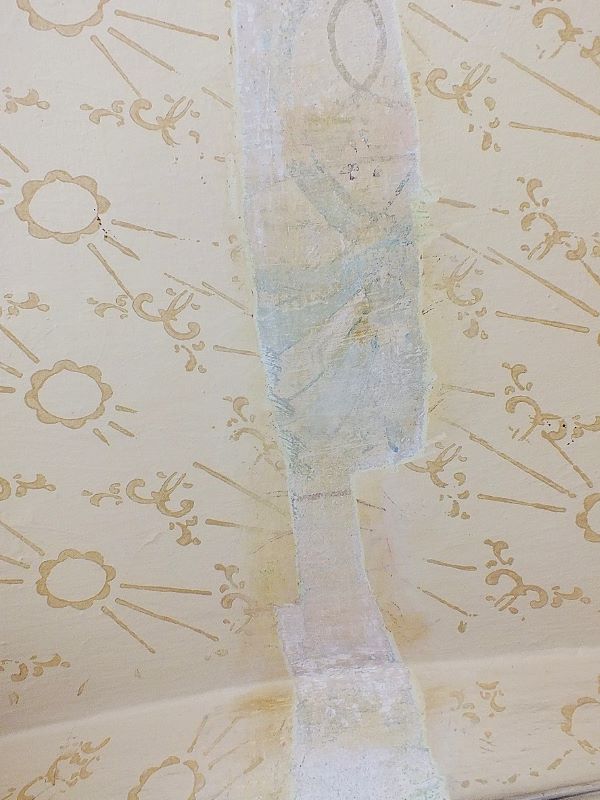 Zabytkowa kamienica skrywała tajemnicę. Niezwykłe malowidła sprzed lat!