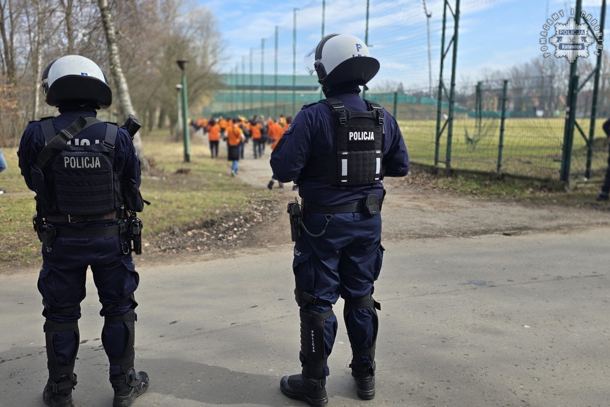 Policja zabezpieczała mecz GKS Katowice – Zagłębie Lubin. Zatrzymano dwie osoby 7