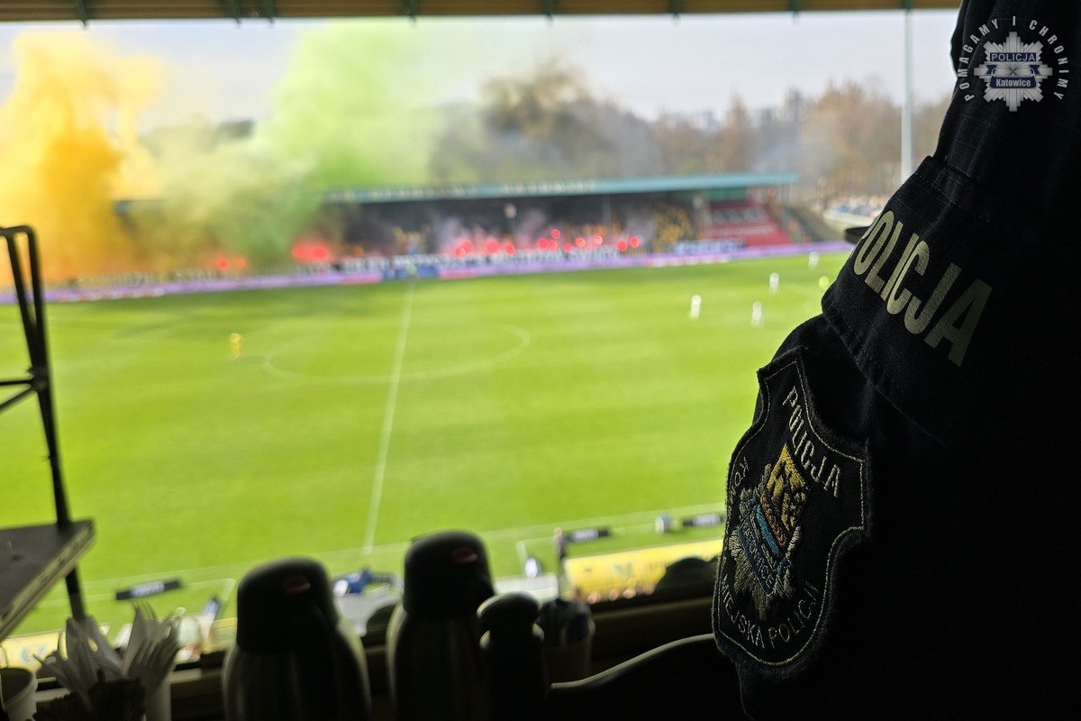 Policja zabezpieczała mecz GKS Katowice – Zagłębie Lubin. Zatrzymano dwie osoby