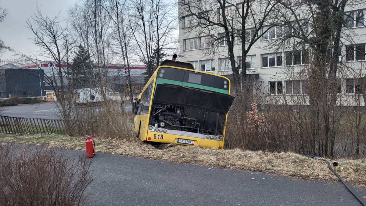 Groźna kolizja autobusów w Szopienicach. Jedna osoba trafiła do szpitala!