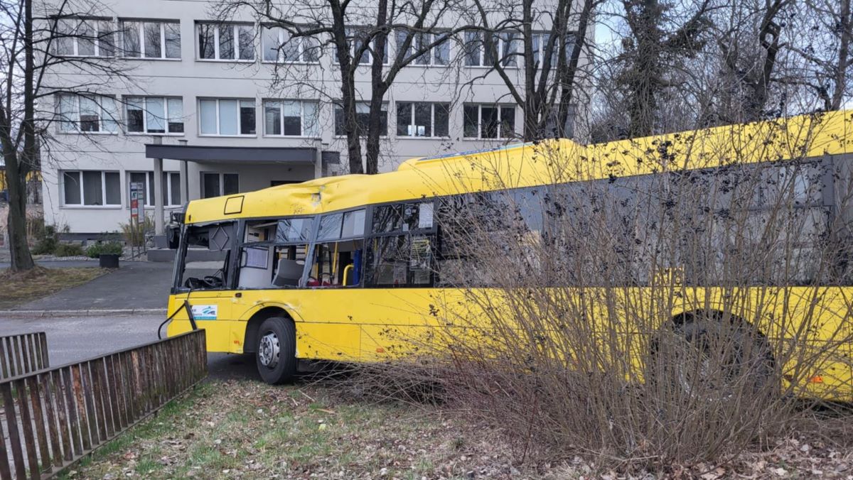 Groźna kolizja autobusów w Szopienicach. Jedna osoba trafiła do szpitala!