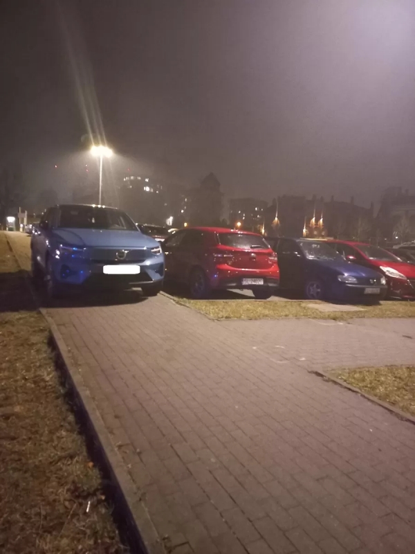 Nieprawidłowe parkowanie w Katowicach. Ponad 500 interwencji w jeden tydzień! 12