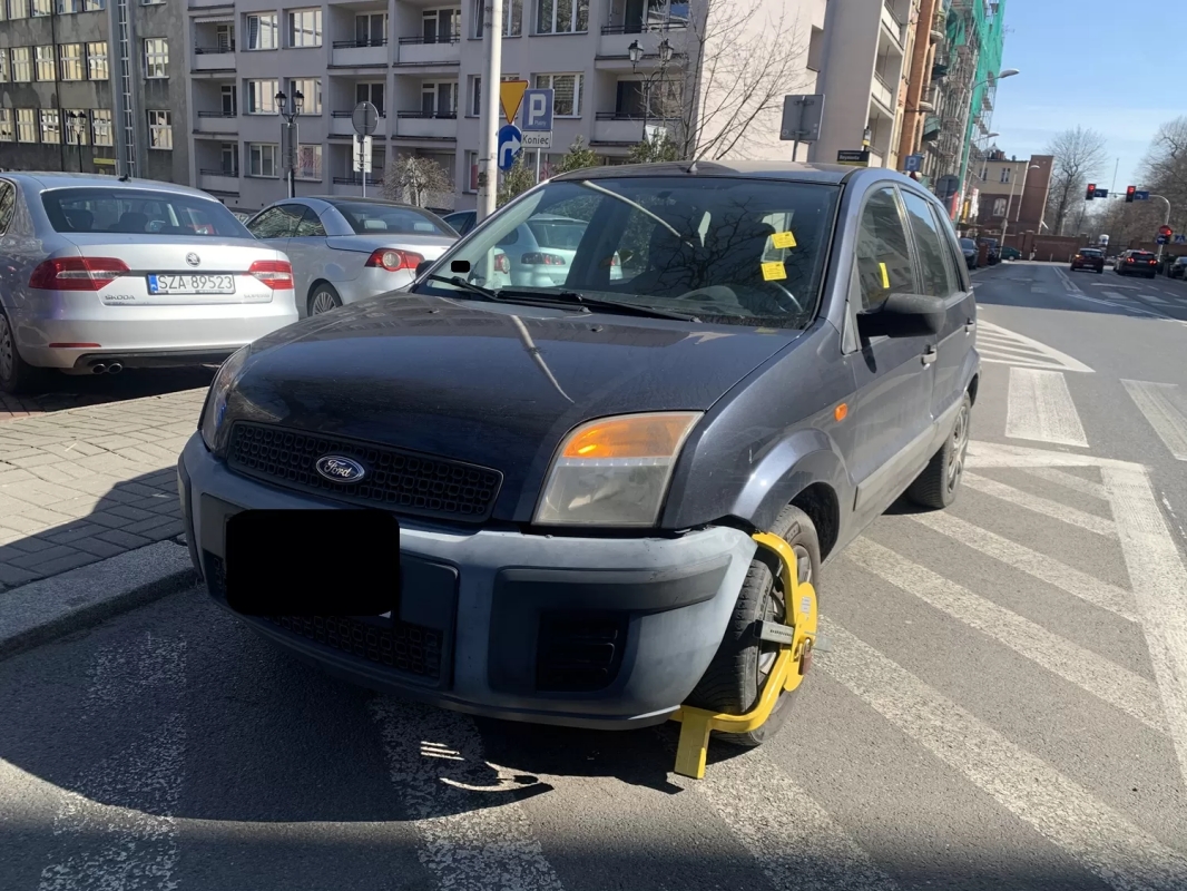 Nieprawidłowe parkowanie w Katowicach. Ponad 500 interwencji w jeden tydzień! 15