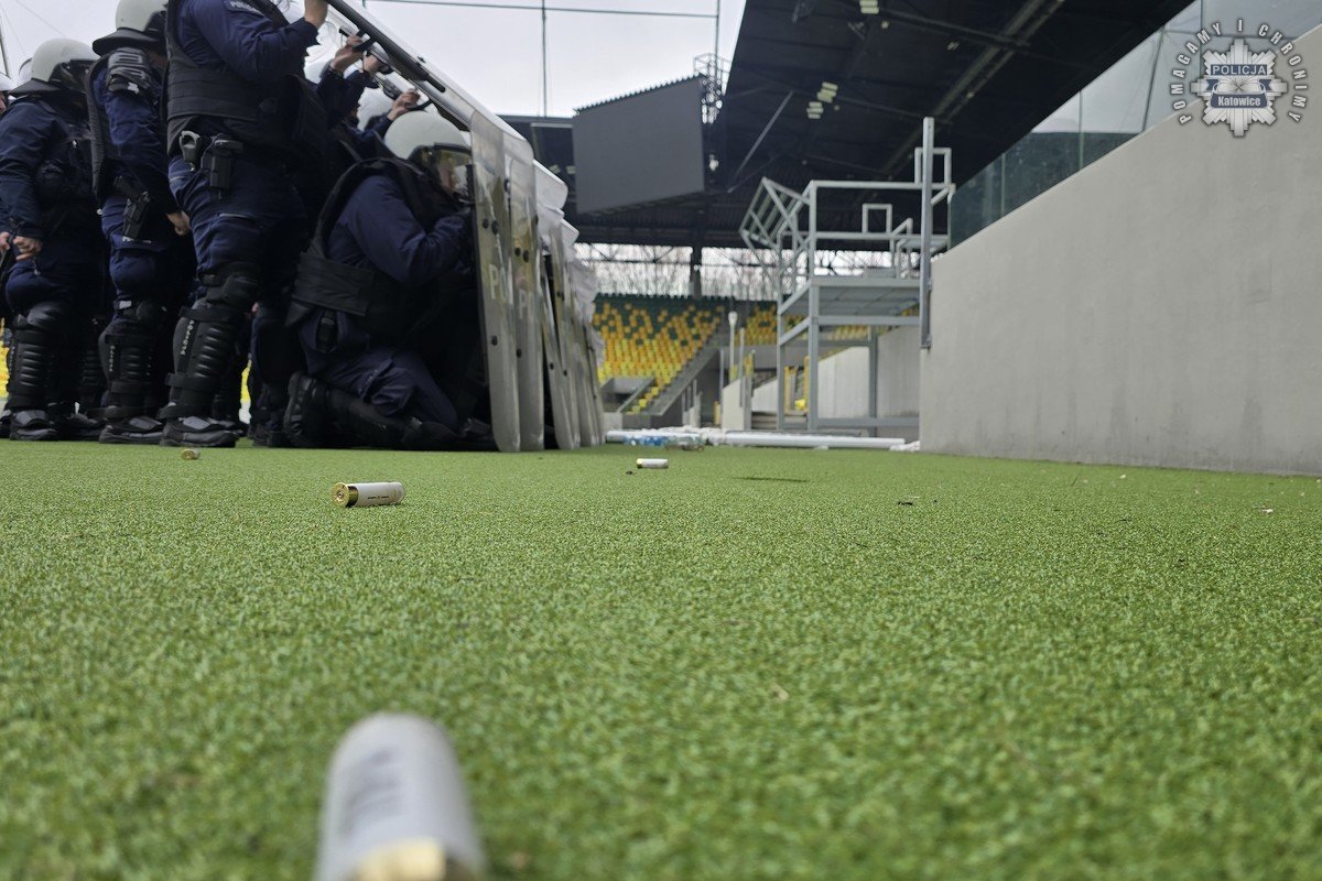 Policja w akcji na nowym stadionie. Ćwiczenia prewencyjne w Katowicach 2