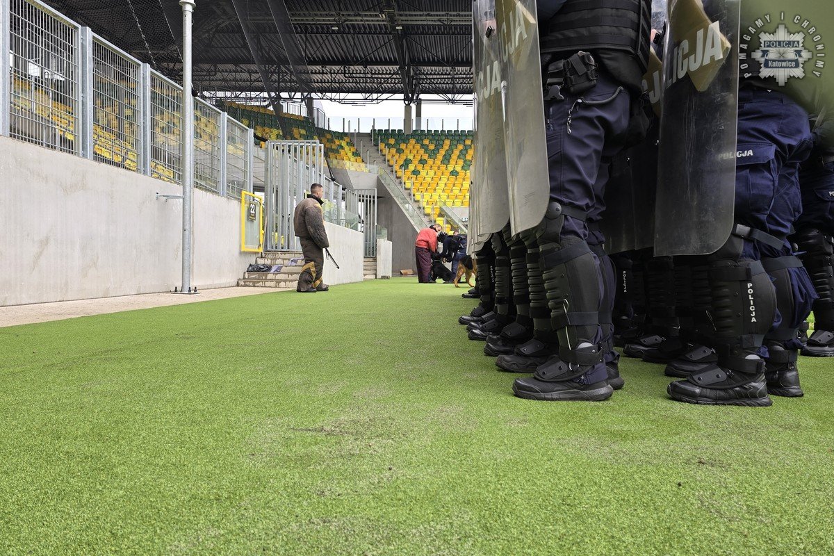 Policja w akcji na nowym stadionie. Ćwiczenia prewencyjne w Katowicach 4
