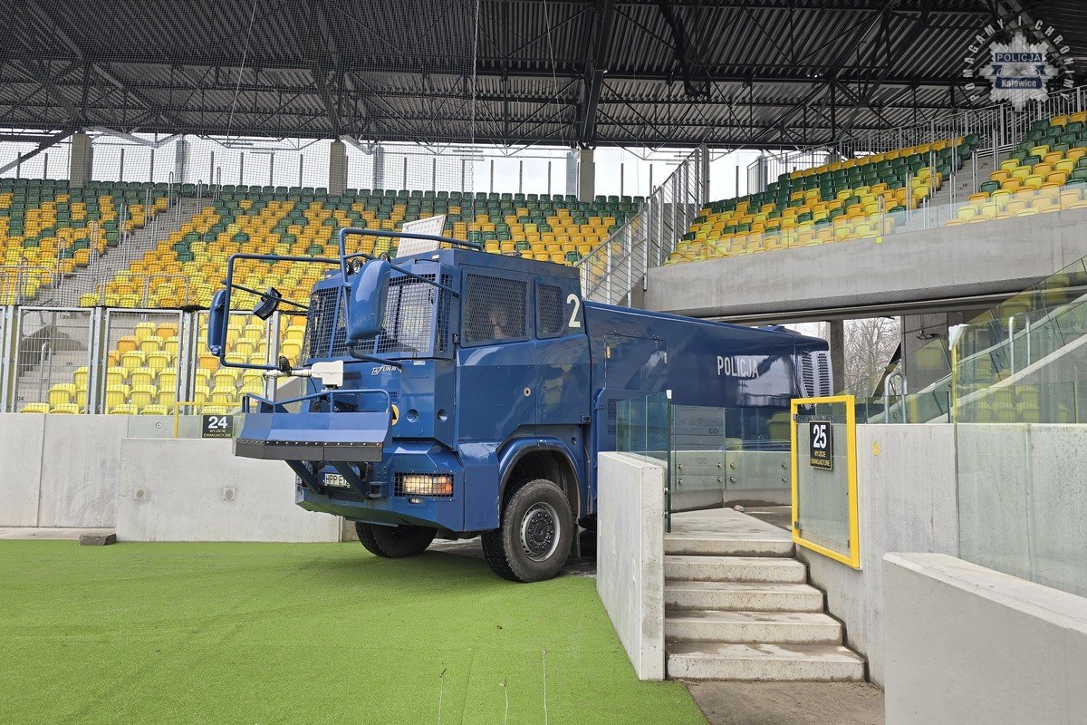 Policja w akcji na nowym stadionie. Ćwiczenia prewencyjne w Katowicach 5