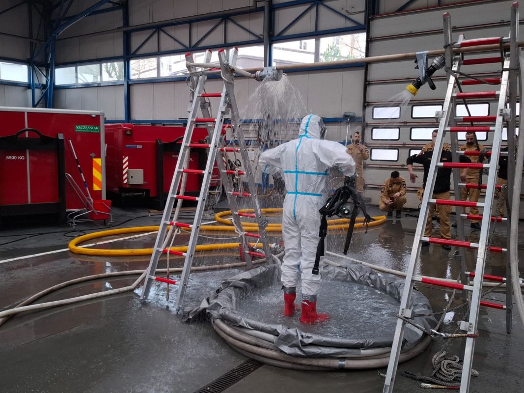 Zajęcia z ratownictwa chemiczno-ekologicznego. Kluczowe umiejętności dla strażaków!