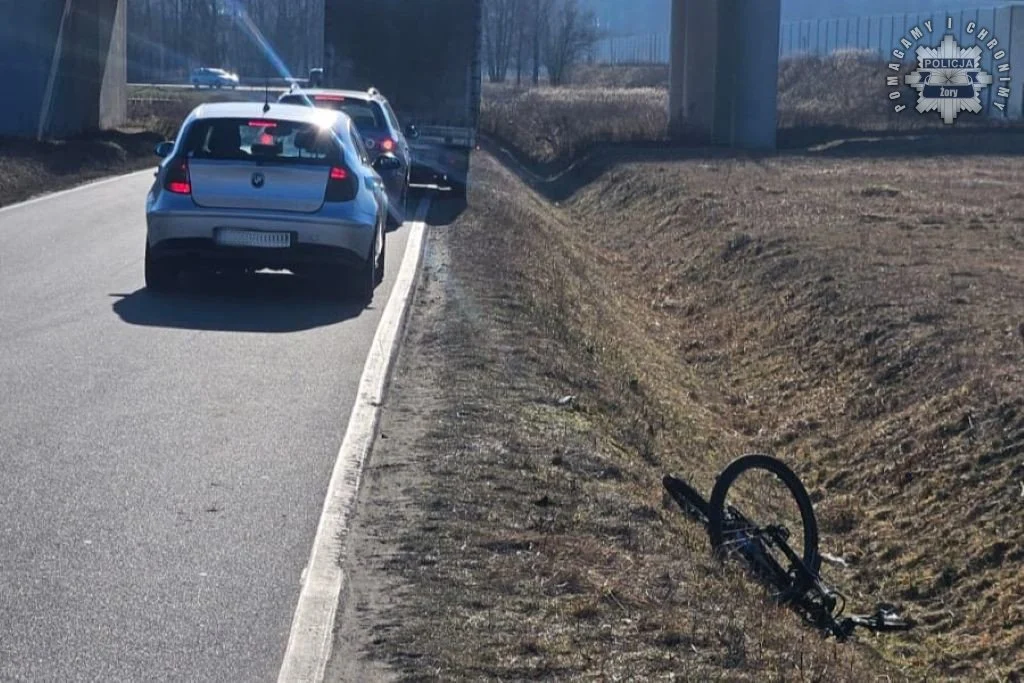 Nastolatek na rowerze potrącony przez dostawczy samochód w Żorach