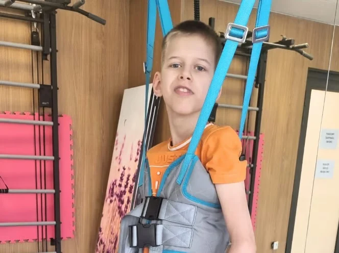 Kacper Woźniak – walka o pierwszy krok: Wesprzyj zbiórkę na operację!