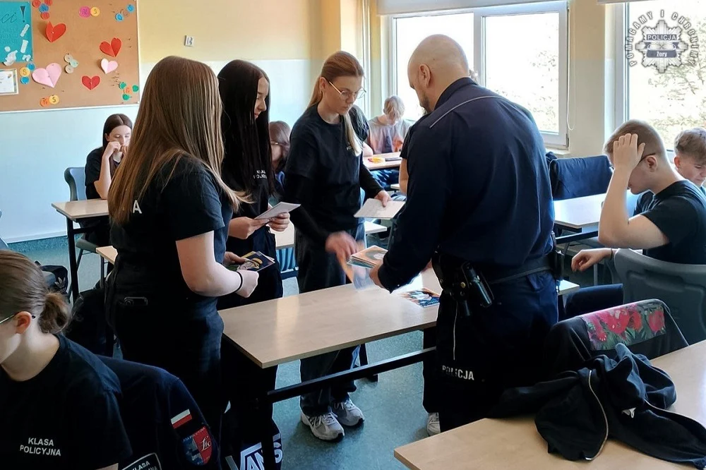Spotkanie z klasami policyjnymi w Żorach – młodzi poznali pracę policjantów [FOTO]
