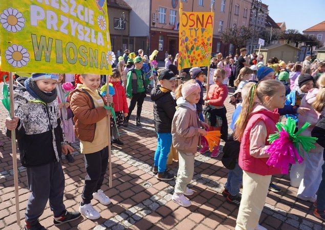 Żorscy uczniowie barwnie przywitali wiosnę [FOTO]
