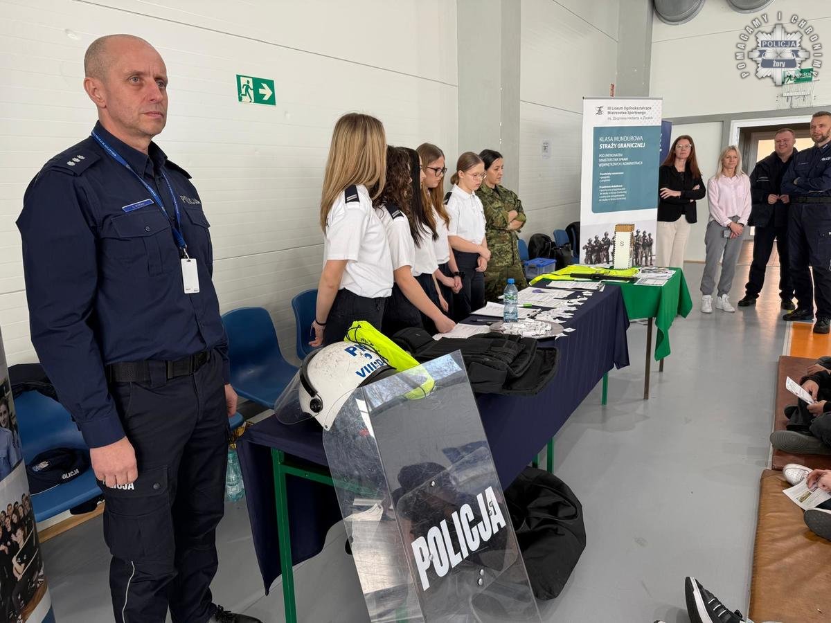 Dni otwarte z udziałem żorskich mundurowych w ZS nr 3