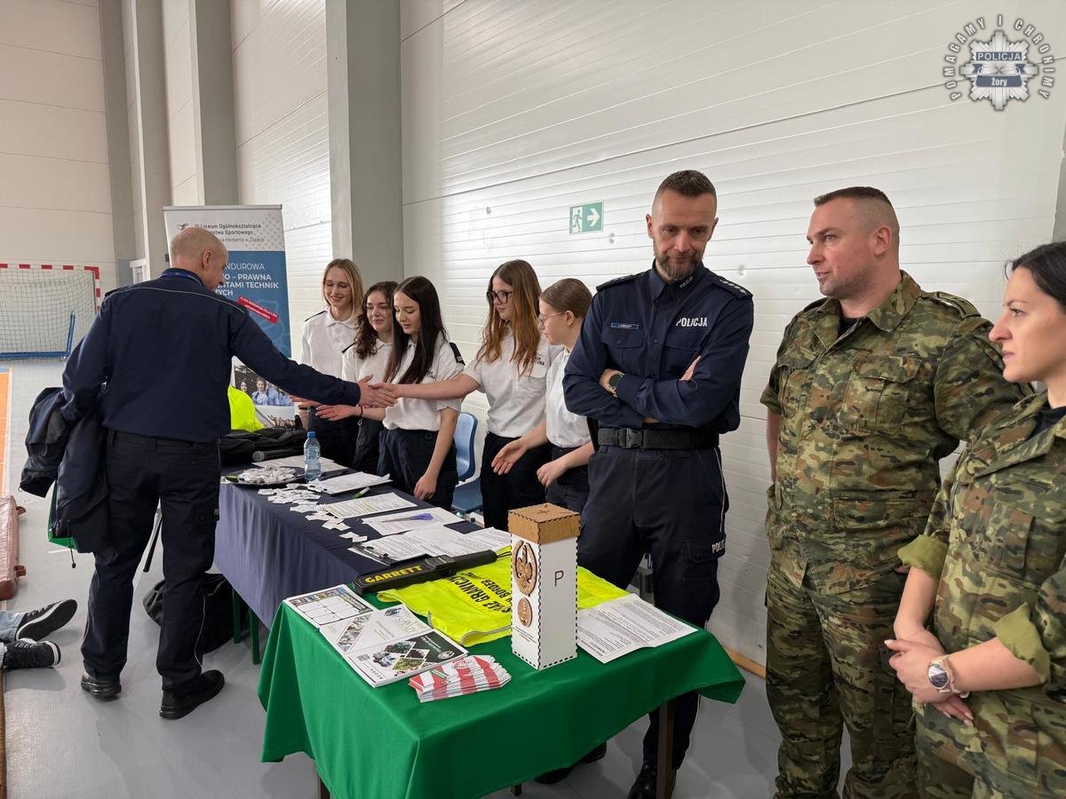 Dni otwarte z udziałem żorskich mundurowych w ZS nr 3