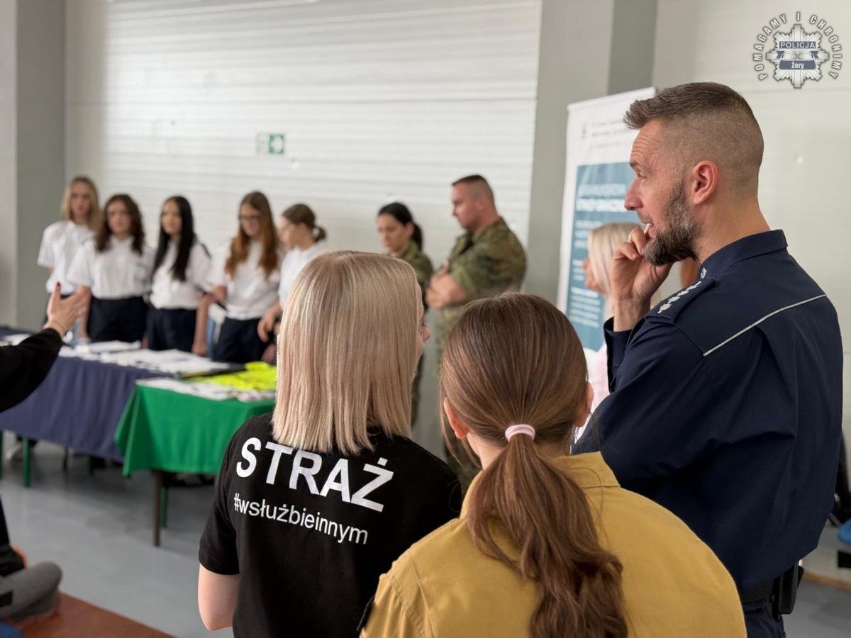 Dni otwarte z udziałem żorskich mundurowych w ZS nr 3