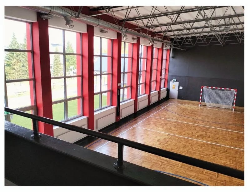 Sala sportowa i siedziba OSP w Rogoźnej po kompleksowym remoncie