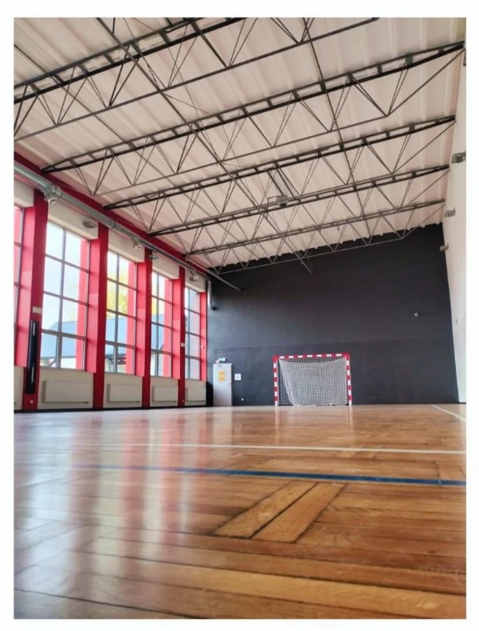 Sala sportowa i siedziba OSP w Rogoźnej po kompleksowym remoncie