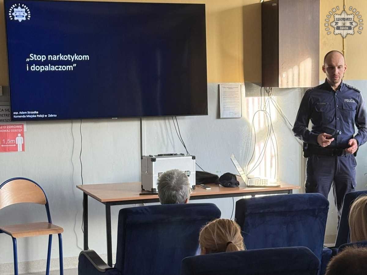 Jak rozpoznać uzależnienie u uczniów? Policjant szkolił nauczycieli w Zabrzu