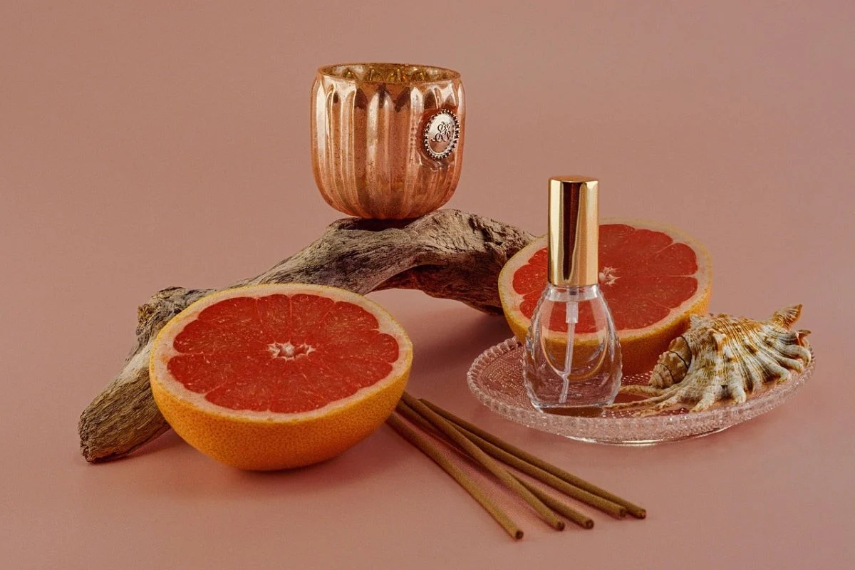 Mgiełki zapachowe do ciała – odświeżający zapach w sprayu