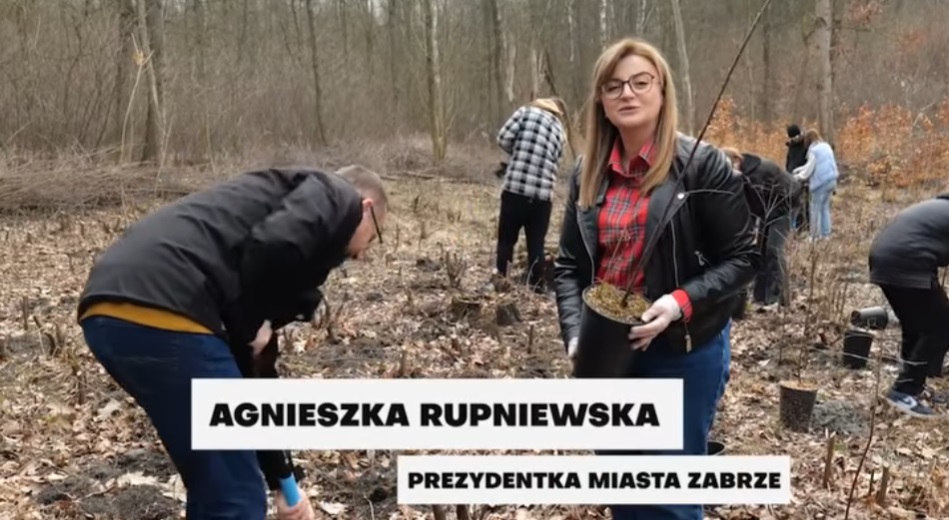 Młodzież z SP nr 16 sadziła drzewa w Parku im. rtm. Pileckiego