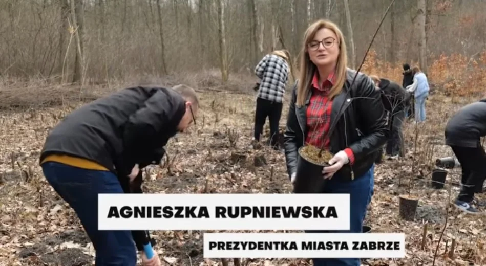 Młodzież z SP nr 16 sadziła drzewa w Parku im. rtm. Pileckiego