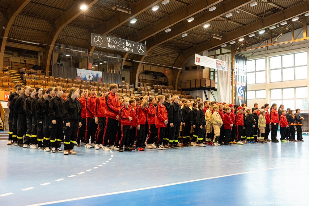 Młodzi druhowie w akcji. II Halowe Młodzieżowe Zawody Sportowo-Pożarnicze za nami