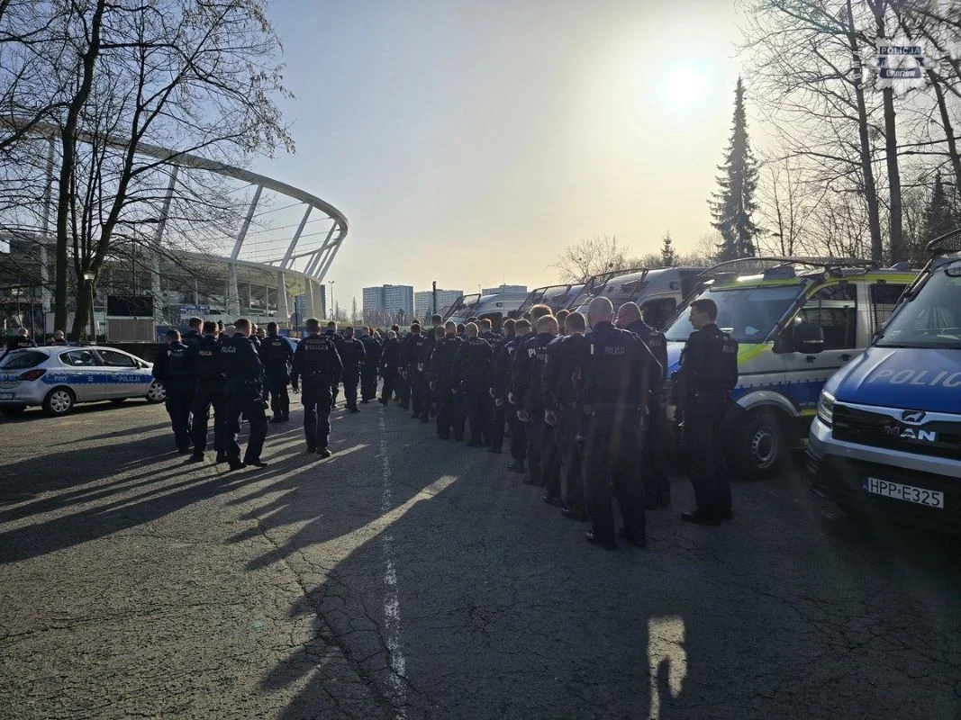 Mecz na Stadionie Śląskim pod nadzorem policji. Kilka naruszeń przepisów