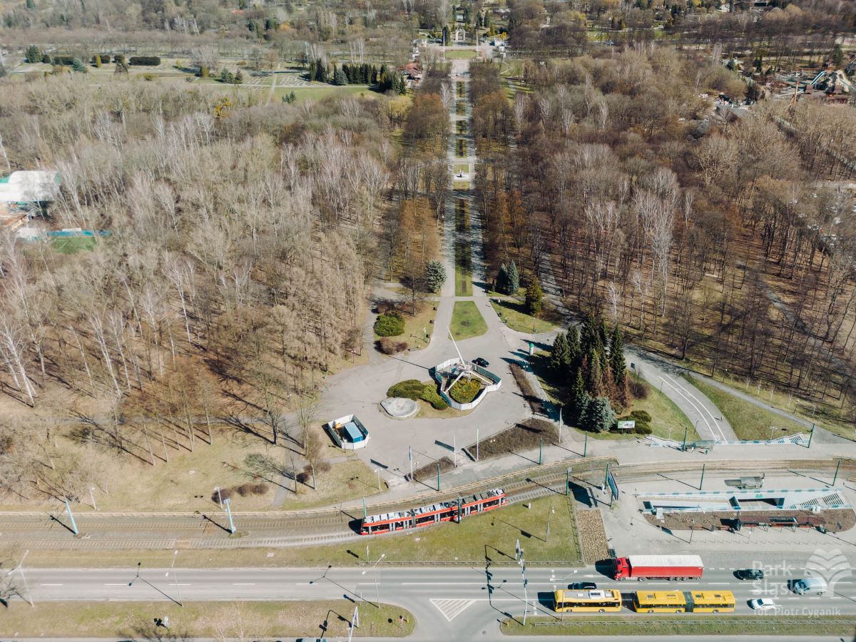 Rozpoczynają się kolejne prace przy renowacji rzeźby "Żyrafa" w Parku Śląskim
