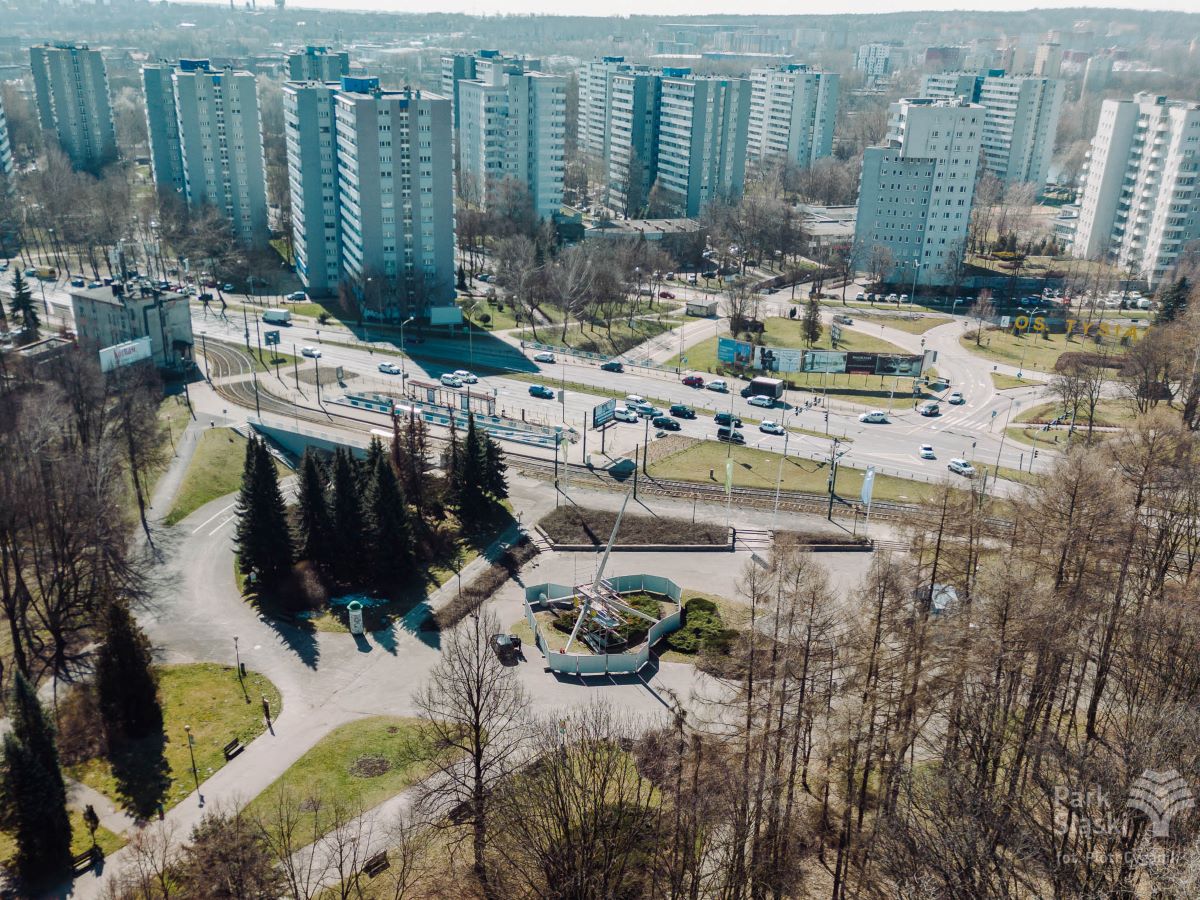 Rozpoczynają się kolejne prace przy renowacji rzeźby "Żyrafa" w Parku Śląskim