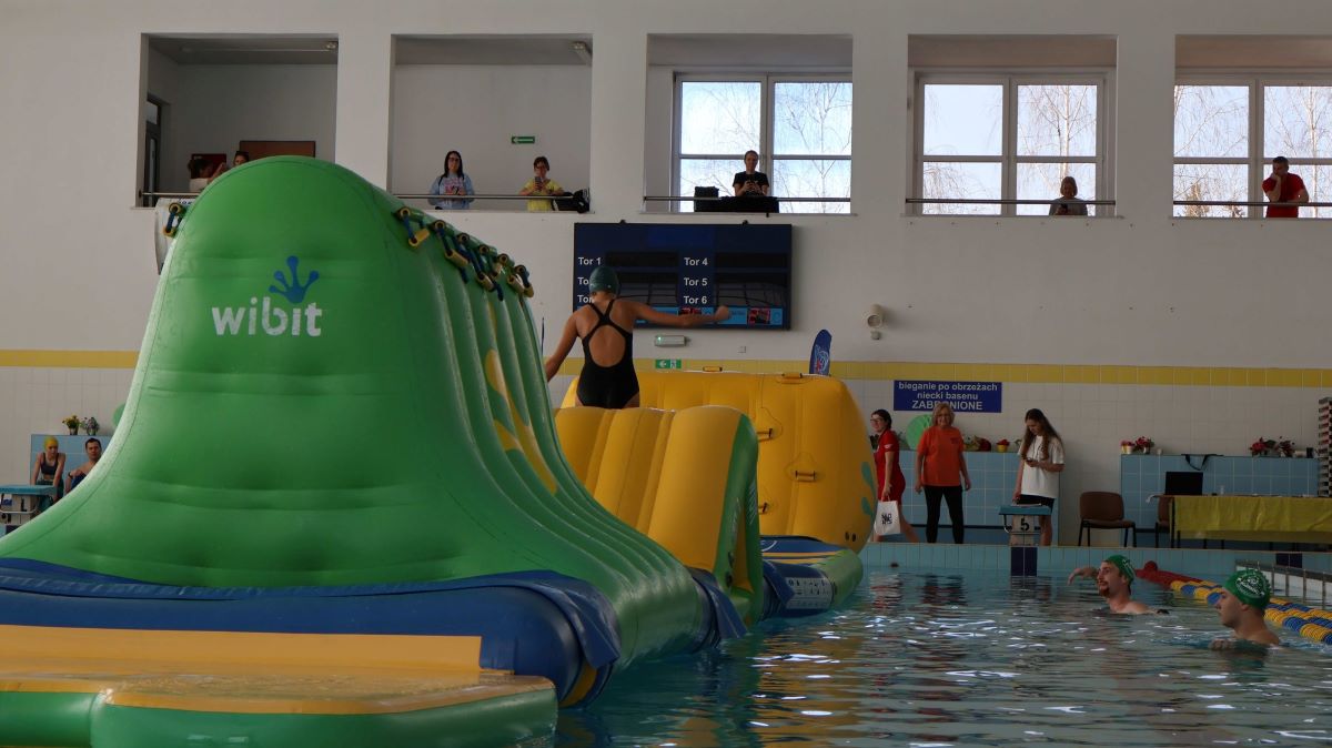 W Chorzowie świętowano Światowy Dzień Wody: rodzinna rywalizacja na basenie
