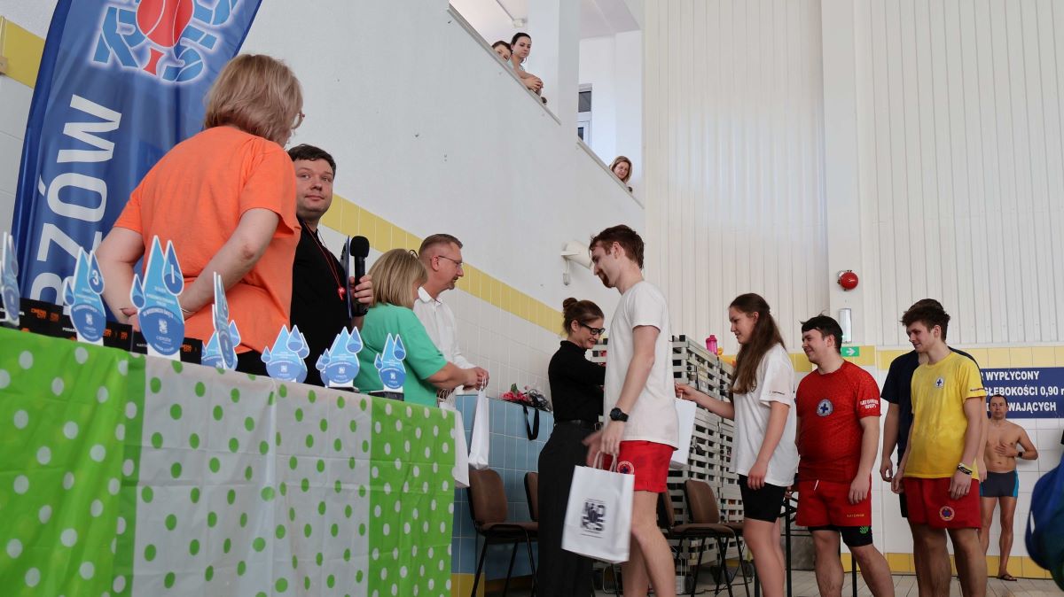 W Chorzowie świętowano Światowy Dzień Wody: rodzinna rywalizacja na basenie