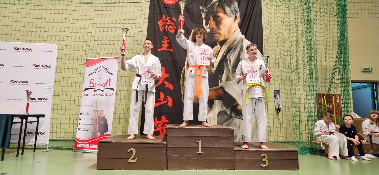 Wielki sukces Chorzowskiego Klubu Karate Goliat. Zawodnicy zdobyli 11 pucharów