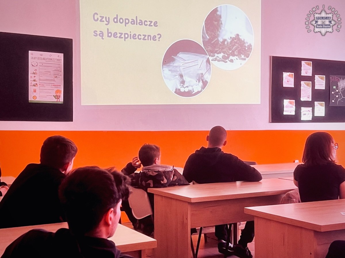 Młodzież z Rudy Śląskiej poznała skutki uzależnień dzięki alko i narkogoglom