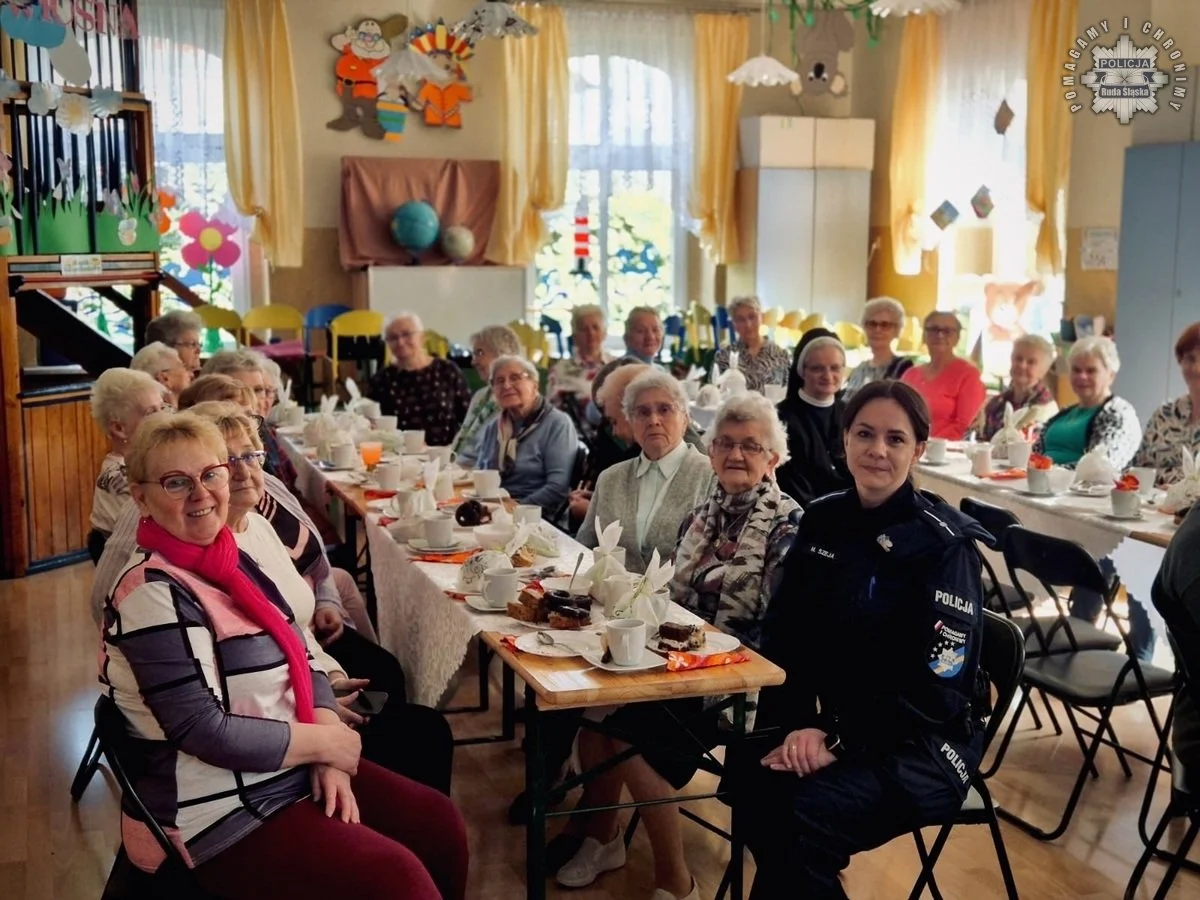 Seniorzy uczą się, jak chronić się przed oszustami – trwa kampania "Fałszywa Tożsamość"