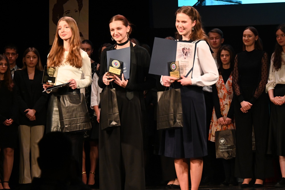 W kręgu poezji i prozy lagrowej więźniarek KL Ravensbruck im. Wandy Półtawskiej 24