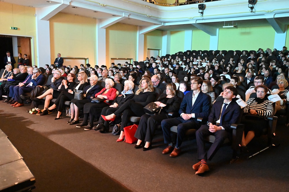 W kręgu poezji i prozy lagrowej więźniarek KL Ravensbruck im. Wandy Półtawskiej 32