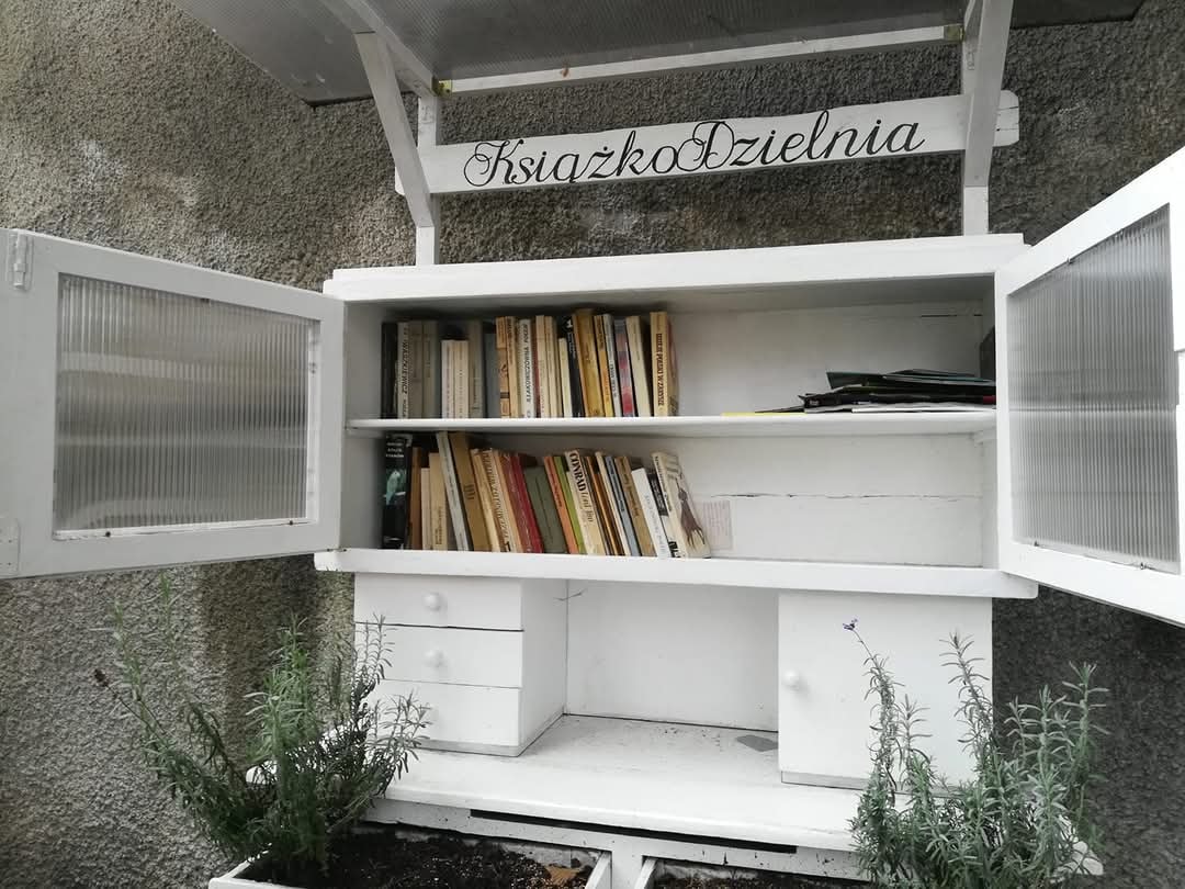 "Książkodzielnia w Byfyju" kończy swoją misję. Siedem lat dzielenia się książkami