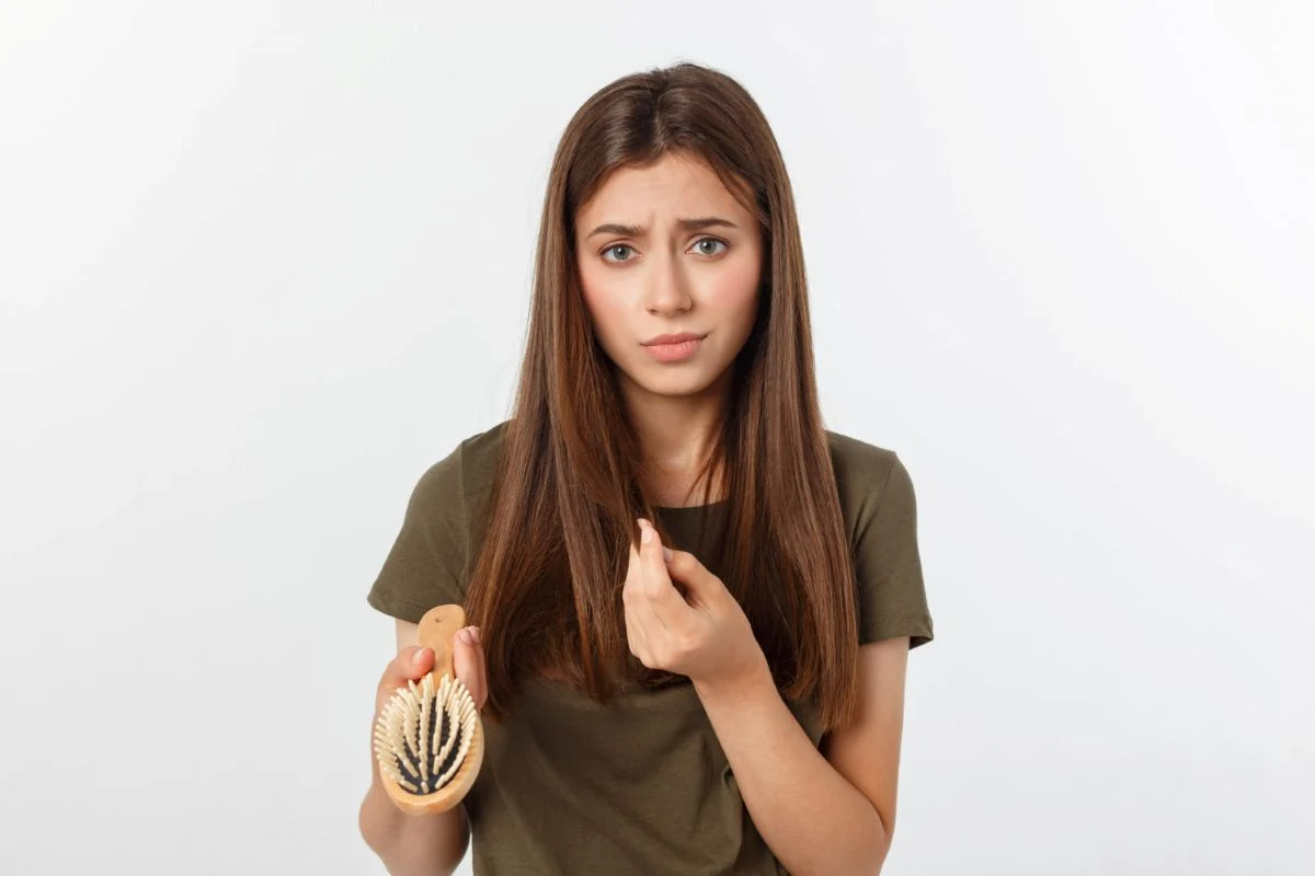 Czy stres naprawdę powoduje łysienie? Związek psychiki z kondycją włosów