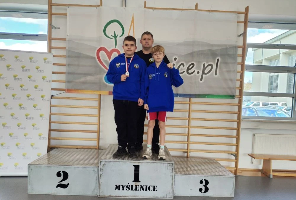 Rudzcy zapaśnicy na podium podczas Memoriału Zapaśniczego w Myślenicach