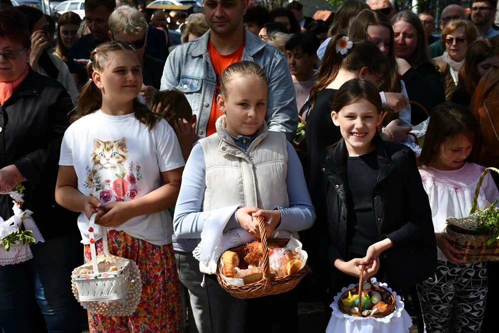 Wielkanoc 2025. Rudzianie ze święconką odwiedzili kościoły [ZDJĘCIA]