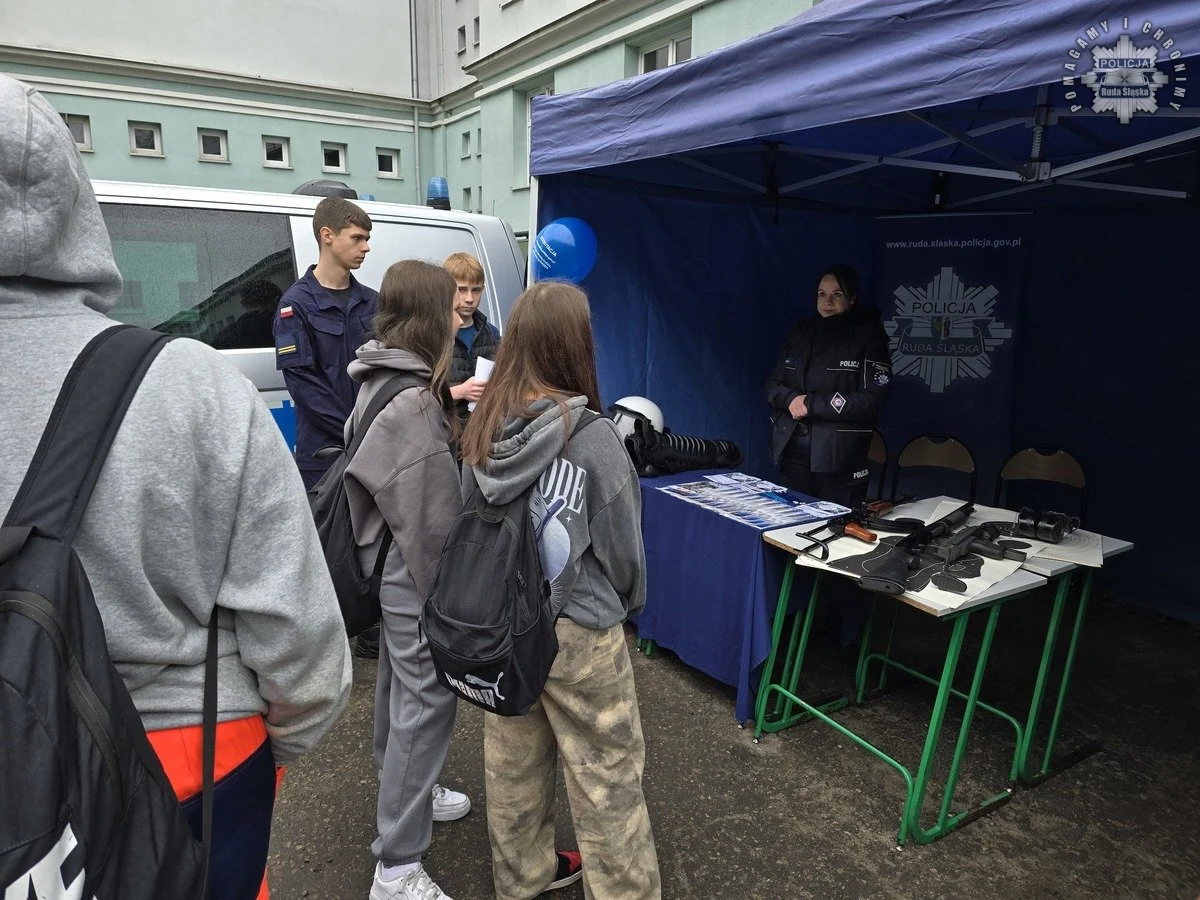 Mundurowe dni otwarte w Rudzie Śląskiej: poznawali pracę policjantów